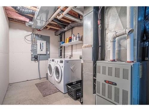 32-1809 47 Avenue, Lloydminster, SK - Indoor Photo Showing Laundry Room