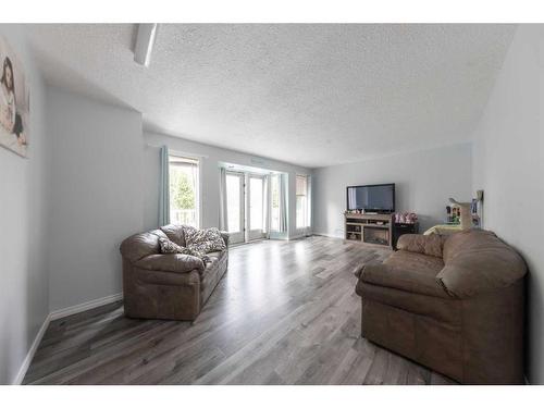 21 Silver Willow Estates 12 Cherry Lane Rr13, Rural Vermilion River, County Of, AB - Indoor Photo Showing Living Room