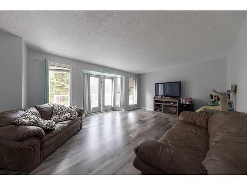 21 Silver Willow Estates 12 Cherry Lane Rr13, Rural Vermilion River, County Of, AB - Indoor Photo Showing Living Room