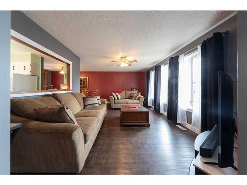 2909 47 Avenue, Lloydminster, SK - Indoor Photo Showing Living Room