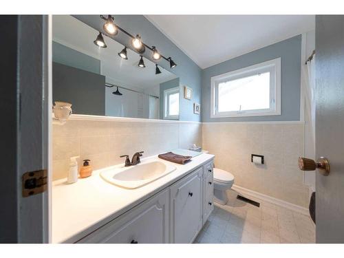 2909 47 Avenue, Lloydminster, SK - Indoor Photo Showing Bathroom