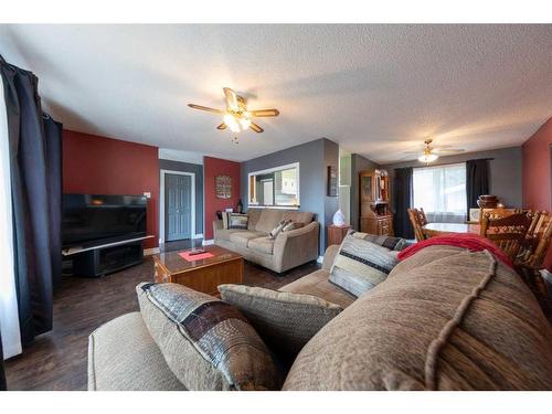 2909 47 Avenue, Lloydminster, SK - Indoor Photo Showing Living Room