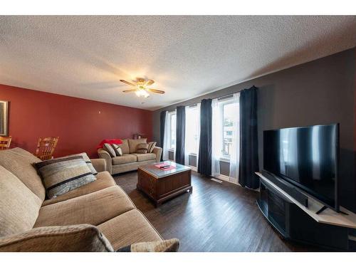 2909 47 Avenue, Lloydminster, SK - Indoor Photo Showing Living Room