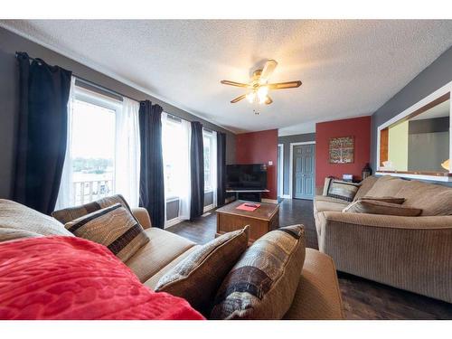 2909 47 Avenue, Lloydminster, SK - Indoor Photo Showing Living Room