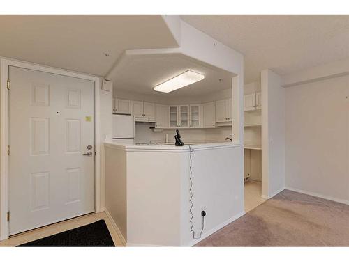 202-5120 48 Street, Lloydminster, AB - Indoor Photo Showing Laundry Room