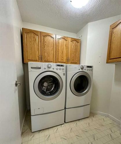 1805 10 Avenue, Wainwright, AB - Indoor Photo Showing Laundry Room