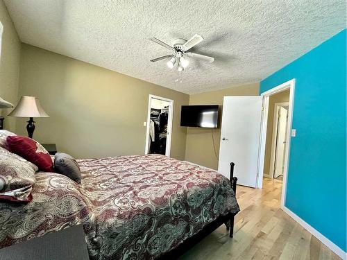 1805 10 Avenue, Wainwright, AB - Indoor Photo Showing Bedroom