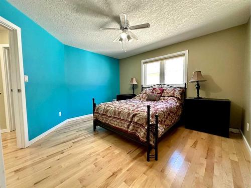 1805 10 Avenue, Wainwright, AB - Indoor Photo Showing Bedroom