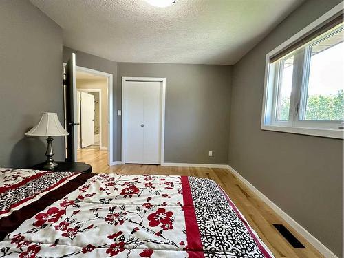 1805 10 Avenue, Wainwright, AB - Indoor Photo Showing Bedroom