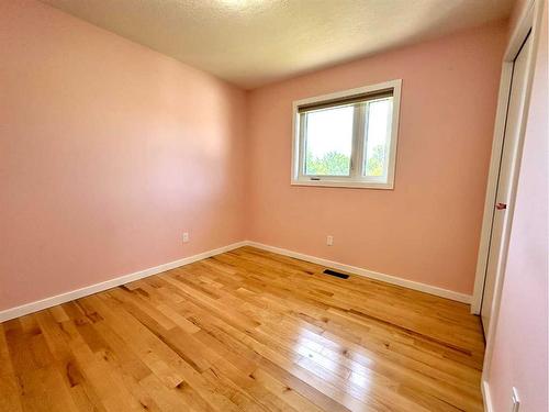 1805 10 Avenue, Wainwright, AB - Indoor Photo Showing Other Room