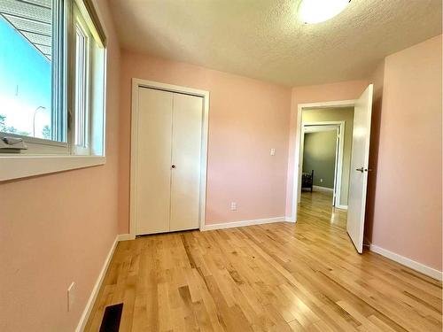 1805 10 Avenue, Wainwright, AB - Indoor Photo Showing Other Room