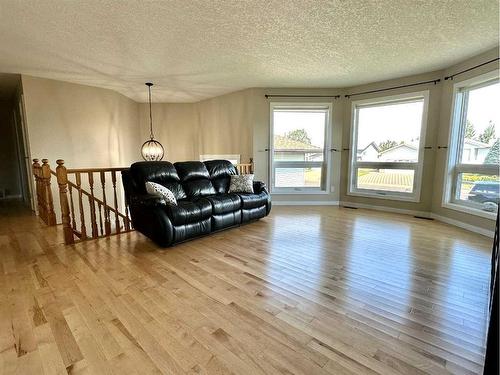 1805 10 Avenue, Wainwright, AB - Indoor Photo Showing Other Room