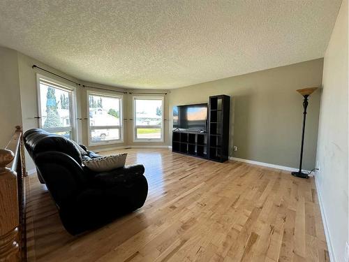 1805 10 Avenue, Wainwright, AB - Indoor Photo Showing Living Room