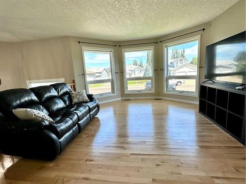 1805 10 Avenue, Wainwright, AB - Indoor Photo Showing Living Room