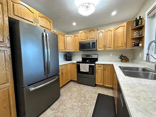 1805 10 Avenue, Wainwright, AB - Indoor Photo Showing Kitchen With Double Sink