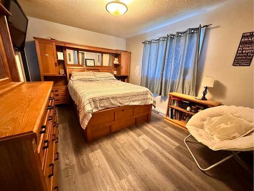 1145 25 Street, Wainwright, AB - Indoor Photo Showing Bedroom