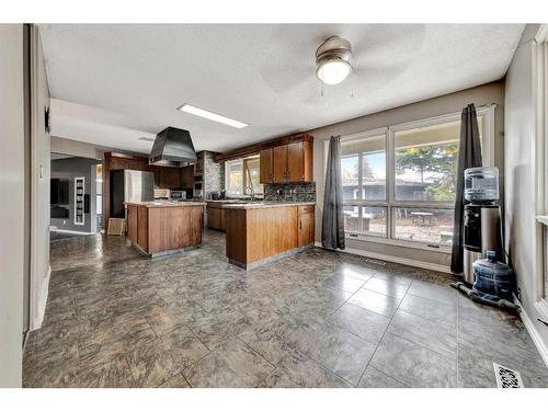 10 Centennial Drive, Lloydminster, AB - Indoor Photo Showing Kitchen