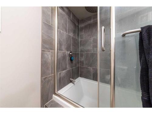 10 Centennial Drive, Lloydminster, AB - Indoor Photo Showing Bathroom