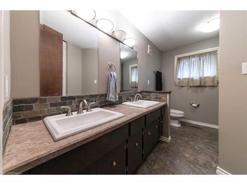 10 Centennial Drive, Lloydminster, AB - Indoor Photo Showing Bathroom