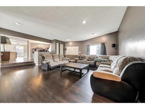 10 Centennial Drive, Lloydminster, AB - Indoor Photo Showing Living Room