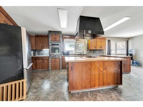 10 Centennial Drive, Lloydminster, AB - Indoor Photo Showing Kitchen