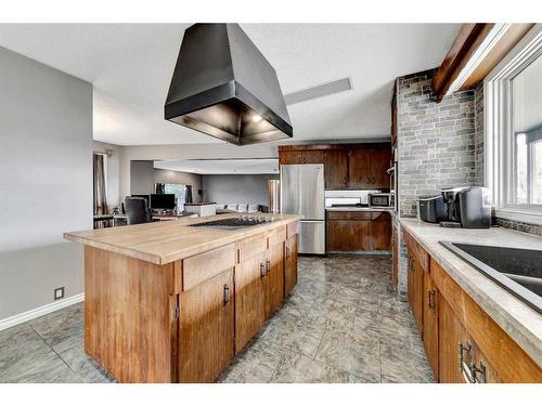 10 Centennial Drive, Lloydminster, AB - Indoor Photo Showing Kitchen