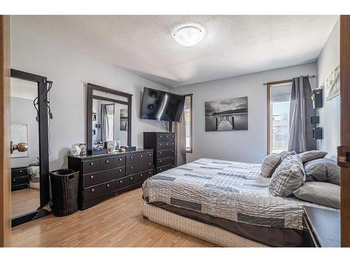 109 1 Street, Lashburn, SK - Indoor Photo Showing Bedroom