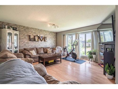 109 1 Street, Lashburn, SK - Indoor Photo Showing Living Room