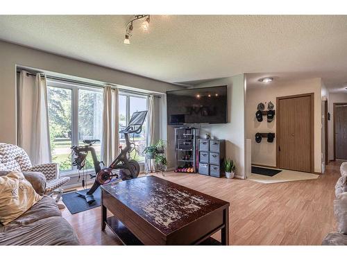 109 1 Street, Lashburn, SK - Indoor Photo Showing Living Room