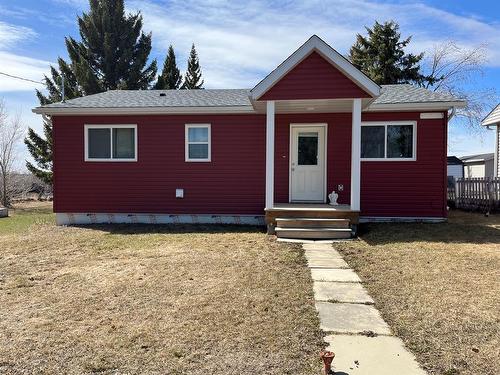 8 Rydberg Street, Hughenden, AB - Outdoor