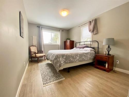 8 Rydberg Street, Hughenden, AB - Indoor Photo Showing Bedroom