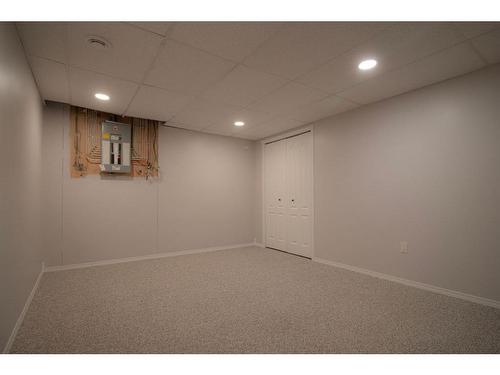 909 22 Street, Wainwright, AB - Indoor Photo Showing Other Room