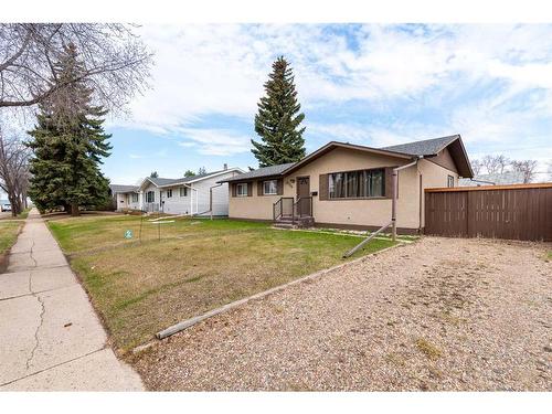 5724 47 Street, Lloydminster, AB - Outdoor