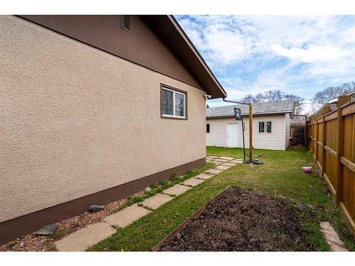 5724 47 Street, Lloydminster, AB - Outdoor