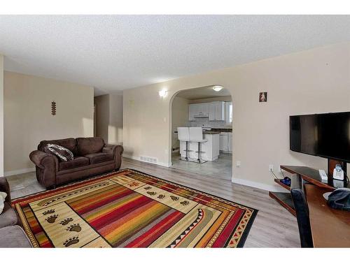 5724 47 Street, Lloydminster, AB - Indoor Photo Showing Living Room