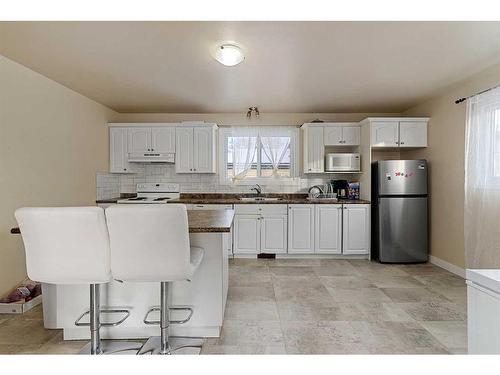 5724 47 Street, Lloydminster, AB - Indoor Photo Showing Kitchen