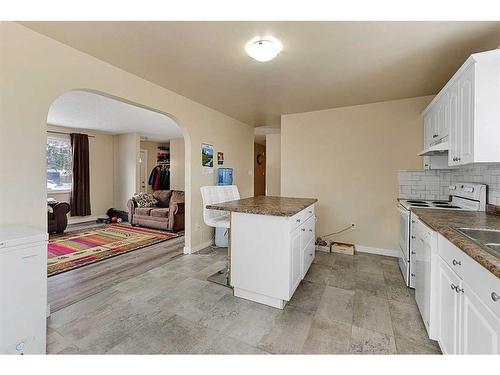 5724 47 Street, Lloydminster, AB - Indoor Photo Showing Kitchen