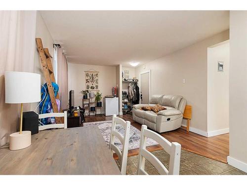 5617 46 Street, Lloydminster, AB - Indoor Photo Showing Living Room