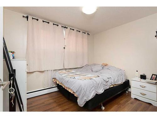 5617 46 Street, Lloydminster, AB - Indoor Photo Showing Bedroom