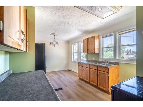 5220 46 Street, Lloydminster, AB - Indoor Photo Showing Kitchen With Double Sink