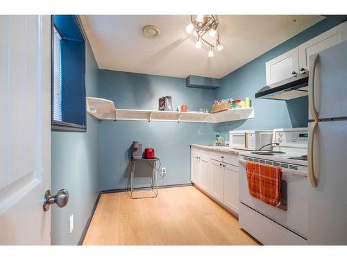 5220 46 Street, Lloydminster, AB - Indoor Photo Showing Kitchen