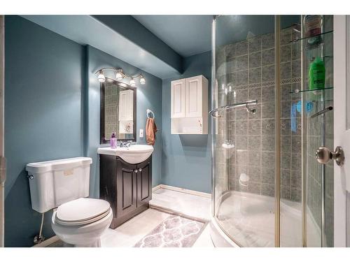 5220 46 Street, Lloydminster, AB - Indoor Photo Showing Bathroom