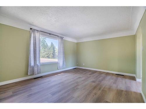 5220 46 Street, Lloydminster, AB - Indoor Photo Showing Other Room