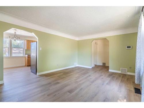 5220 46 Street, Lloydminster, AB - Indoor Photo Showing Other Room