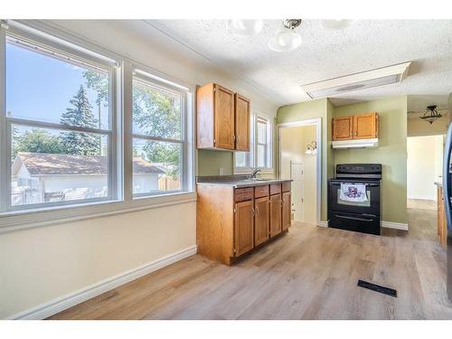 5220 46 Street, Lloydminster, AB - Indoor Photo Showing Kitchen