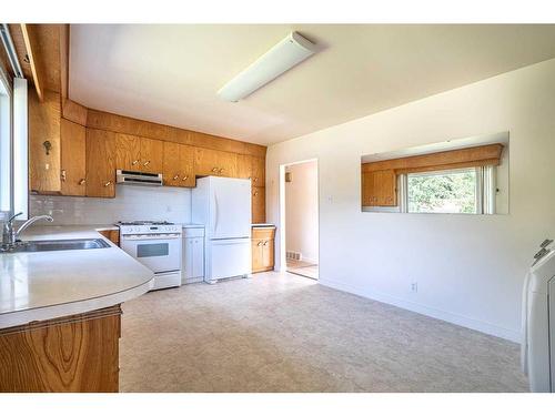 5416 47 Street, Lloydminster, AB - Indoor Photo Showing Kitchen