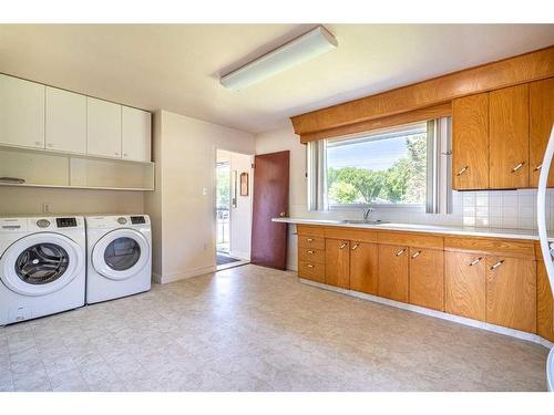 5416 47 Street, Lloydminster, AB - Indoor Photo Showing Laundry Room