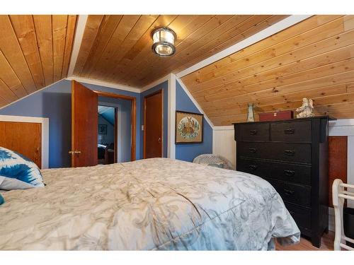 5619 50 Street, Lloydminster, AB - Indoor Photo Showing Bedroom