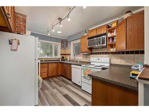 5619 50 Street, Lloydminster, AB - Indoor Photo Showing Kitchen