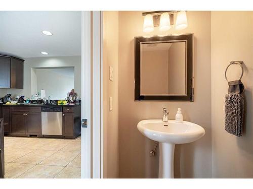 2-4008 41 Avenue, Lloydminster, SK - Indoor Photo Showing Bathroom